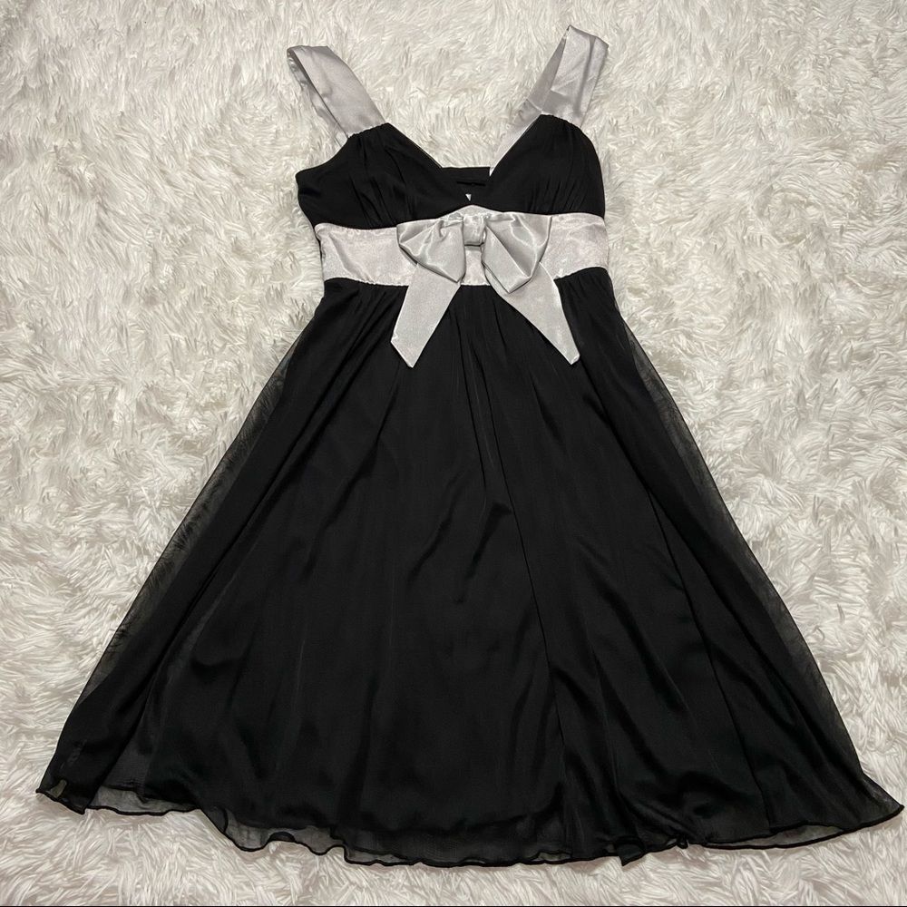 Enfocus Studio Women’s Bow Front Back Dress Size Small Elegant Black Midi